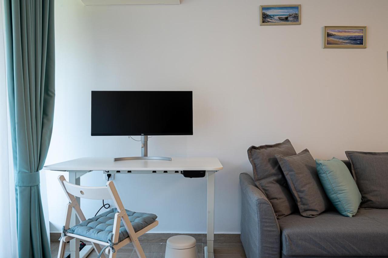 Stylish 1-Bd Apartment In St Constantine And Helena By Flat Mаnager Saints Constantine and Helena Bagian luar foto