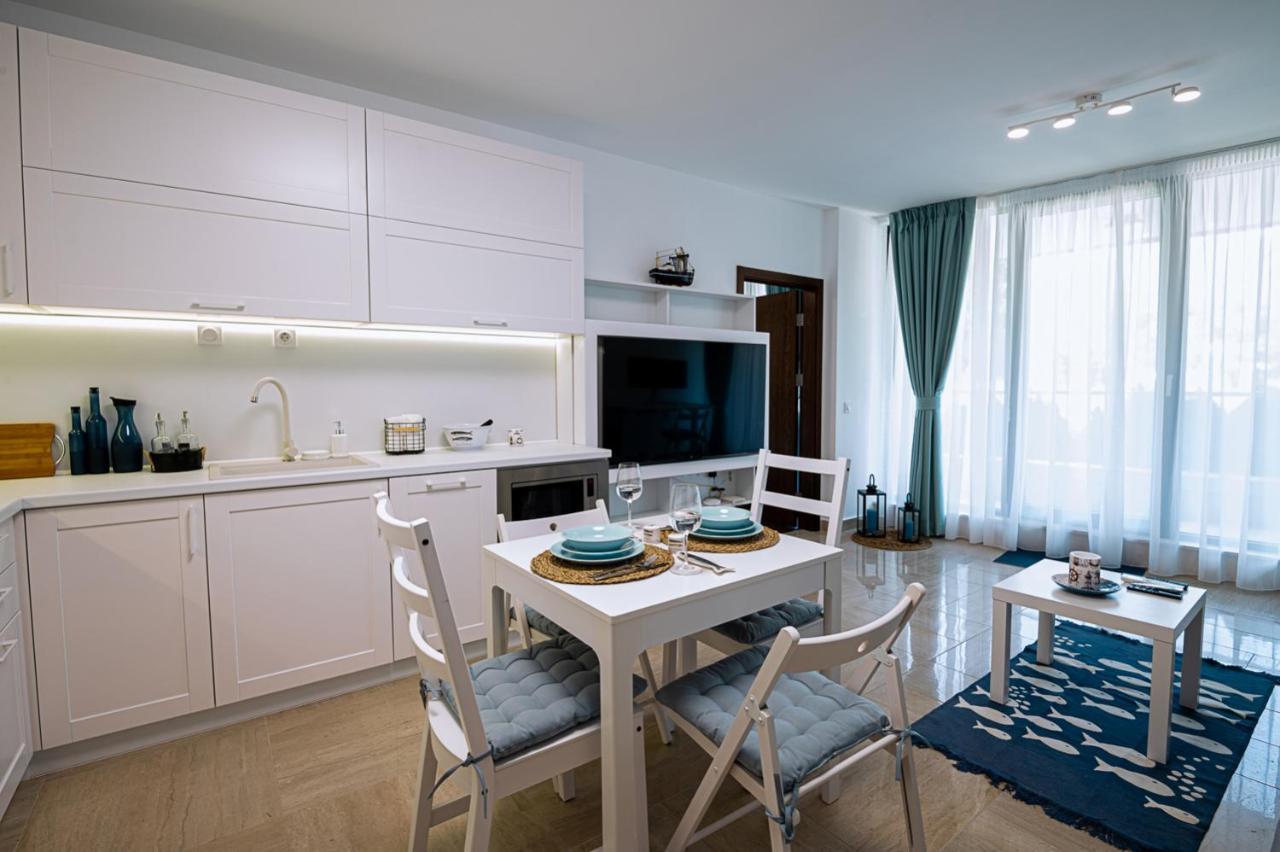 Stylish 1-Bd Apartment In St Constantine And Helena By Flat Mаnager Saints Constantine and Helena Bagian luar foto