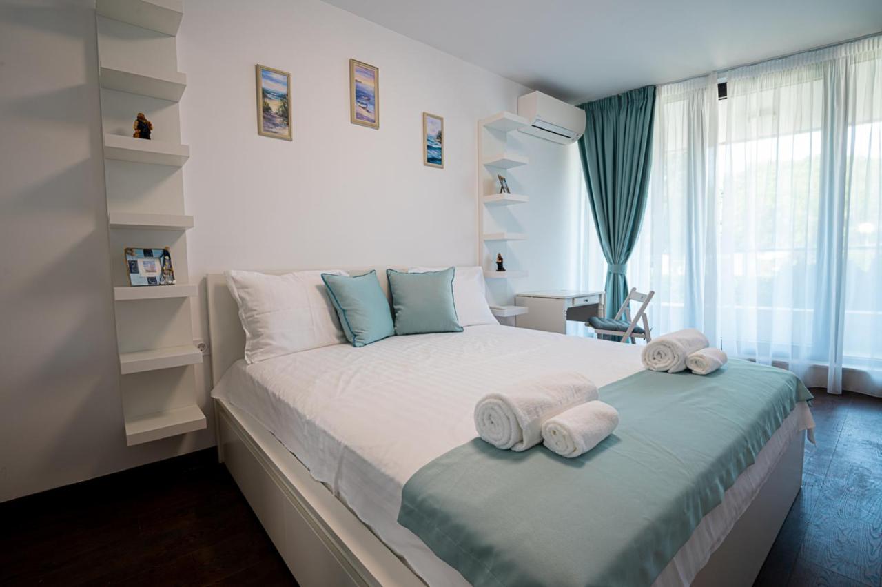 Stylish 1-Bd Apartment In St Constantine And Helena By Flat Mаnager Saints Constantine and Helena Bagian luar foto